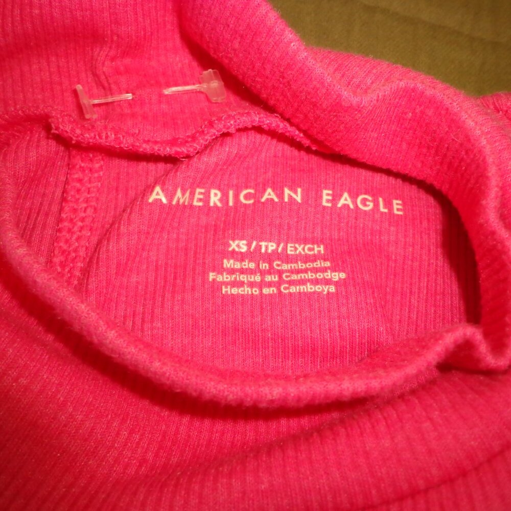 NWOT American Eagle Cropped Ribbed Top XS/TP Long Sleeves Mock Neck Hot Pink - Picture 3 of 11